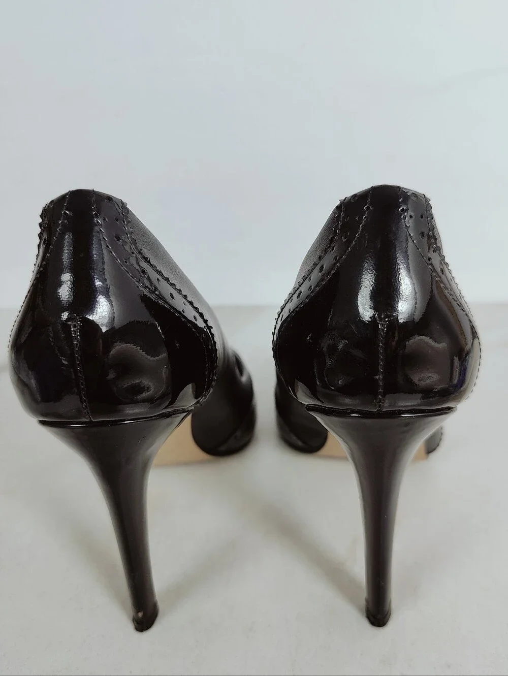 Saks Fifth Avenue Black Leather Pointed-Toe Pumps Wingtip Brogue Detailing, 8.5